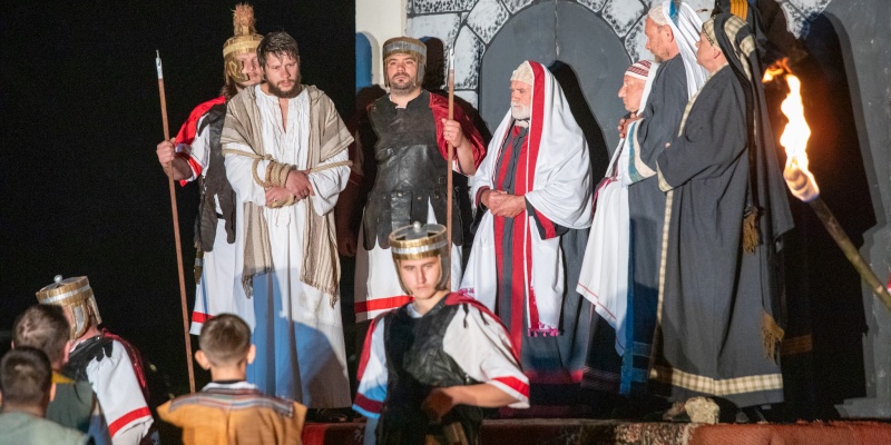Legionari izveli pasiju u Župi Preobraženja Gospodnjeg u Petrinji Legionari izveli pasiju u Župi Preobraženja Gospodnjeg u Petrinji